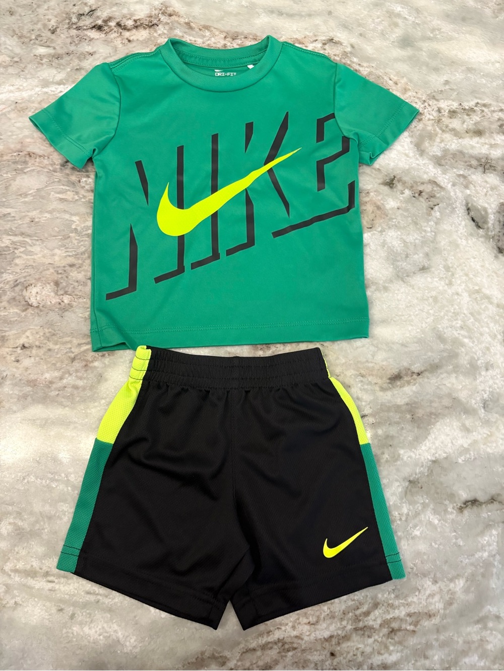 Toddler Boy 2T Nike matching shorts set green/yellow/black drifit